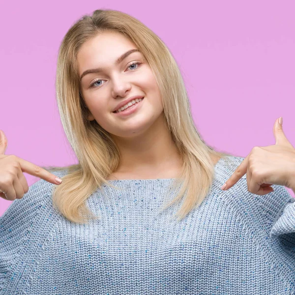 Mulher Branca Jovem Vestindo Camisola Inverno Sobre Fundo Isolado Olhando — Fotografia de Stock