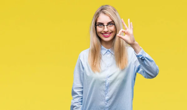 Jovem Mulher Negócios Loira Bonita Usando Óculos Sobre Fundo Isolado — Fotografia de Stock