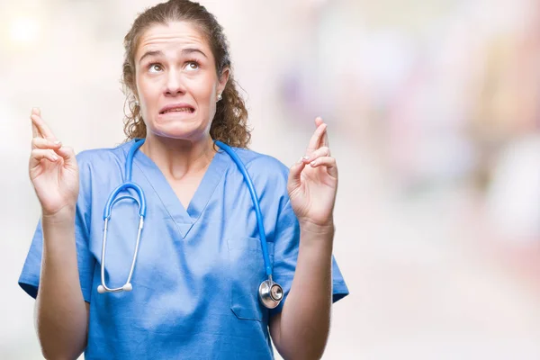 Jonge Brunette Dokter Meisje Verpleegkundige Chirurg Uniform Dragen Geïsoleerde Achtergrond — Stockfoto