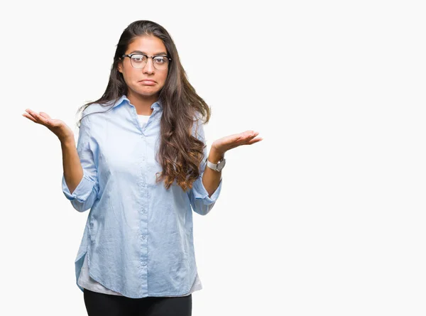 Jonge Mooie Arabische Vrouw Bril Geïsoleerde Achtergrond Clueless Verward Expressie — Stockfoto