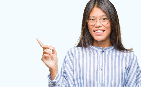 Joven Mujer Asiática Sobre Fondo Aislado Con Una Gran Sonrisa —  Fotos de Stock