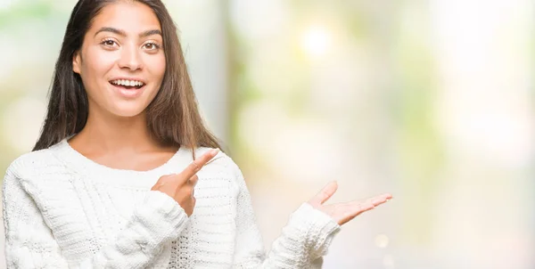 Joven Mujer Árabe Hermosa Vistiendo Suéter Invierno Sobre Fondo Aislado — Foto de Stock