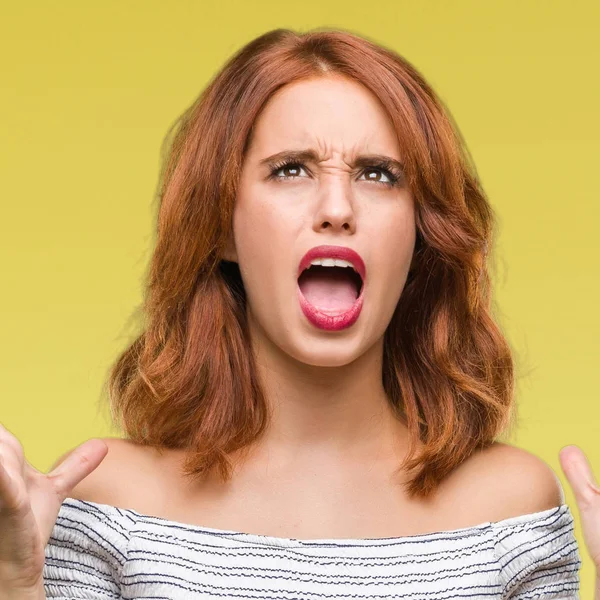 Joven Mujer Hermosa Sobre Fondo Aislado Loco Loco Gritando Gritando —  Fotos de Stock