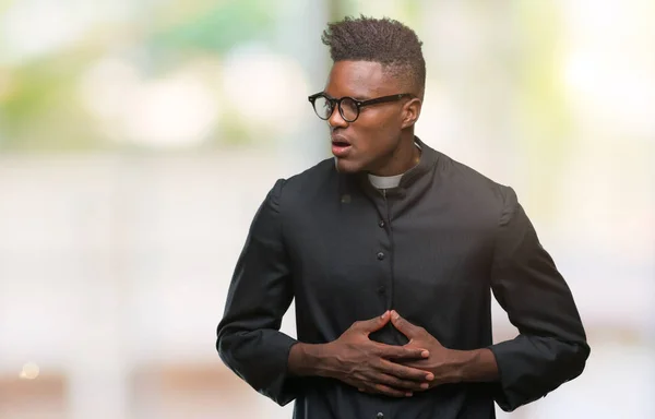 Junger Afrikanisch Amerikanischer Priester Mann Über Isolierten Hintergrund Mit Der — Stockfoto