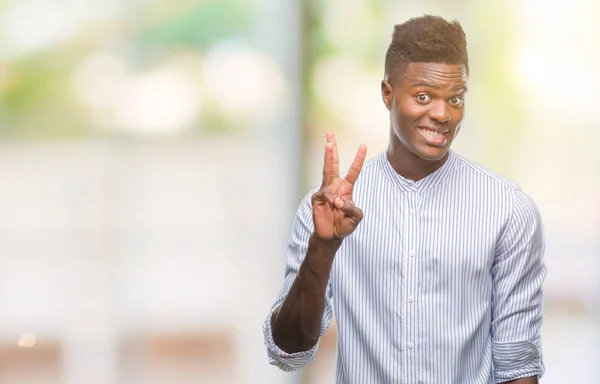 Unga Afroamerikanska Mannen Över Isolerade Bakgrund Visar Och Pekar Uppåt — Stockfoto