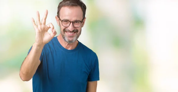 Guapo Mediana Edad Hoary Hombre Mayor Usar Gafas Sobre Fondo — Foto de Stock