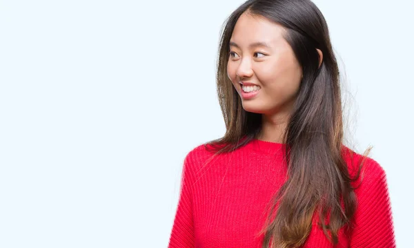 Junge Asiatin Winterpullover Vor Isoliertem Hintergrund Die Mit Einem Lächeln — Stockfoto