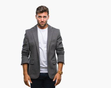 Kızgın ve korkmuş ağlıyor genç yakışıklı iş adamı izole arka plan depresif ve sıkıntı, endişe içinde. Üzgün ifade.