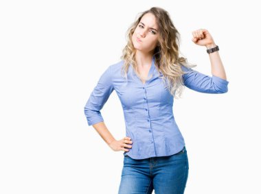 Güzel genç sarışın iş kadını izole arka plan güçlü kişi kol kas, kendinden emin ve güç gurur gösterilen üzerinde