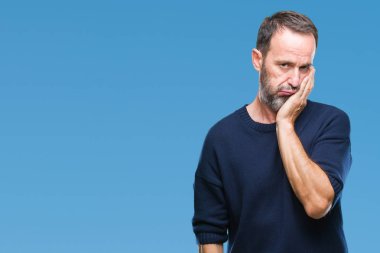 Orta yaş ağarmış komuta sizde seyir yorgun ve bıkkın ile depresyon sorun Çapraz kollar ile izole arka plan düşünme üzerinde.