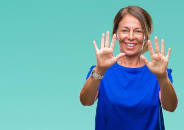 Orta yaş gösterilen ve parmakları ile işaret izole arka plan üzerine İspanyol kadın kıdemli kendinden emin ve mutlu gülümseyerek süre on numara.
