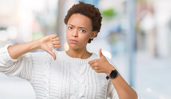 Mooie Jonge African American Vrouw Trui Dragen Geïsoleerde Achtergrond Doen — Stockfoto