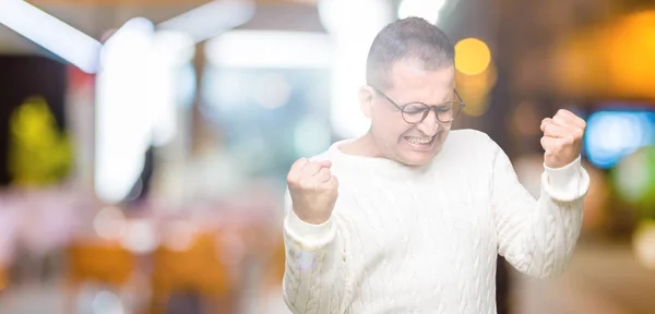 Hombre Árabe Mediana Edad Con Gafas Sobre Fondo Aislado Muy —  Fotos de Stock