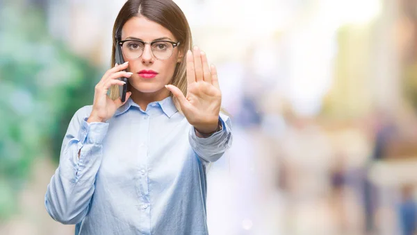 Joven Hermosa Mujer Negocios Hablando Llamando Usando Teléfono Inteligente Sobre — Foto de Stock