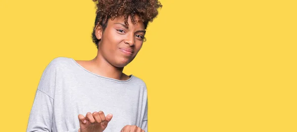 Linda Jovem Afro Americana Sobre Fundo Isolado Expressão Repugnante Descontente — Fotografia de Stock