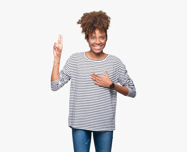 Linda Jovem Afro Americana Vestindo Óculos Sobre Fundo Isolado Jurando — Fotografia de Stock