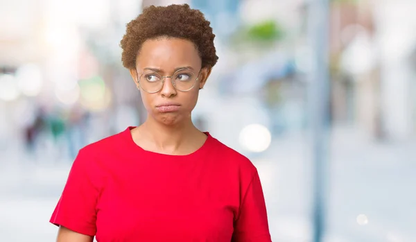 Linda Jovem Afro Americana Vestindo Óculos Sobre Fundo Isolado Deprimido — Fotografia de Stock