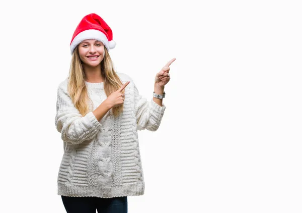 Jovem Mulher Loira Bonita Usando Chapéu Natal Sobre Fundo Isolado — Fotografia de Stock