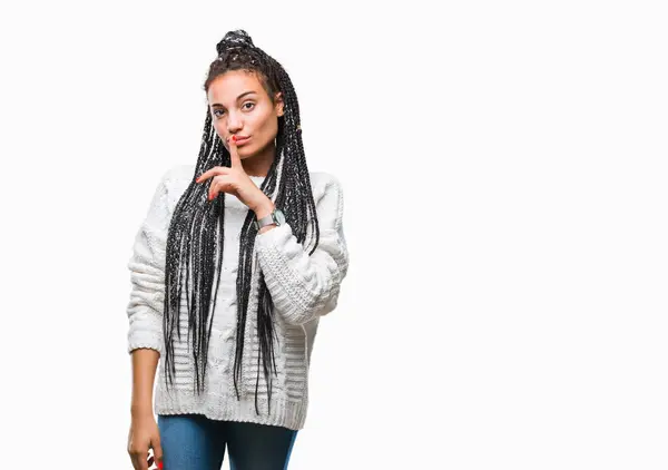 Unga Flätor Afroamerikanska Flicka Klädd Tröja Över Isolerade Bakgrund Ber — Stockfoto