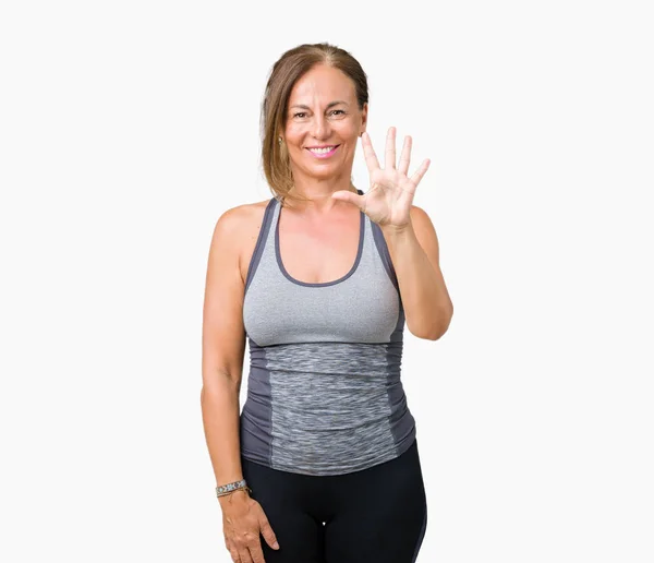 Hermosa Mujer Mediana Edad Con Ropa Deportiva Sobre Fondo Aislado — Foto de Stock