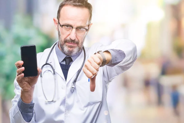 Middle Age Senior Hoary Doctor Man Showing Smartphone Screen Isolated — Stock Photo, Image