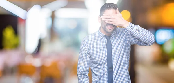 Joven Hombre Negocios Con Gafas Sobre Fondo Aislado Sonriendo Riendo —  Fotos de Stock