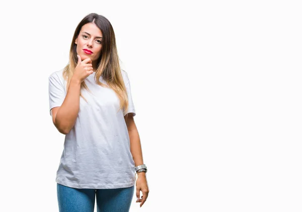 Joven Hermosa Mujer Casual Camiseta Blanca Sobre Fondo Aislado Mirando — Foto de Stock