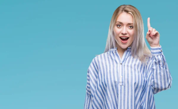 Jonge Blonde Vrouw Geïsoleerde Achtergrond Vinger Omhoog Met Succesvolle Idee — Stockfoto