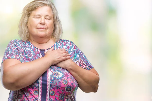 Senior Velikosti Kavkazský Žena Izolované Pozadí Úsměvem Ruce Hrudi Zavřenýma — Stock fotografie