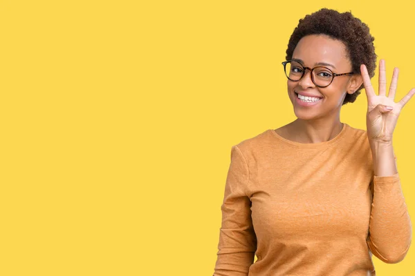 Joven Mujer Afroamericana Hermosa Con Gafas Sobre Fondo Aislado Mostrando —  Fotos de Stock