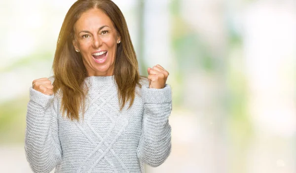 Schöne Erwachsene Frau Mittleren Alters Winterpullover Vor Isoliertem Hintergrund Die — Stockfoto