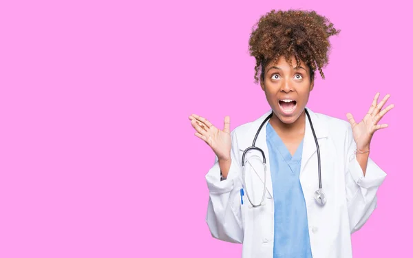 Young African American Doctor Woman Isolated Background Celebrating Crazy Amazed — Stock Photo, Image