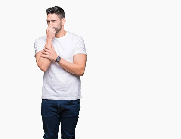 Hombre Joven Que Usa Una Camiseta Blanca Casual Sobre Fondo — Foto de Stock