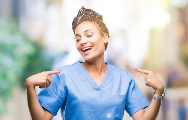 Junge Geflochtene Haare Afrikanisch Amerikanische Mädchen Professionelle Krankenschwester Über Isolierten — Stockfoto