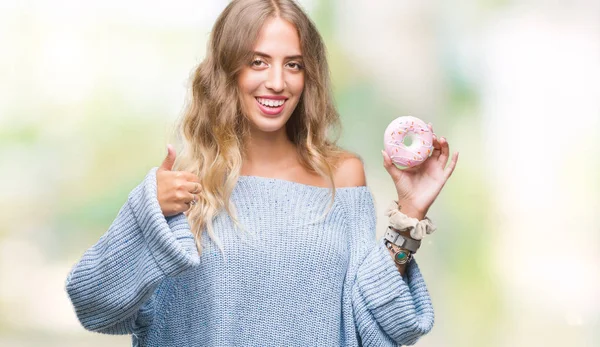 Bela Jovem Loira Mulher Comer Rosa Donut Sobre Isolado Fundo — Fotografia de Stock