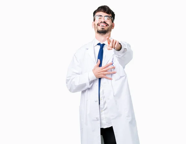 Jonge Professionele Wetenschapper Man Dragen Witte Vacht Geïsoleerd Background Lachend — Stockfoto