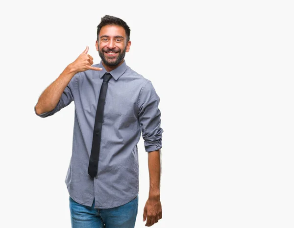Дорослий Іспаномовний Бізнесмен Над Ізольованим Тлом Посміхається Робити Телефонний Жест — стокове фото