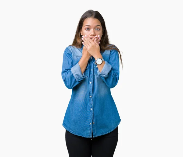 Joven Hermosa Mujer Morena Con Camisa Mezclilla Azul Sobre Fondo —  Fotos de Stock