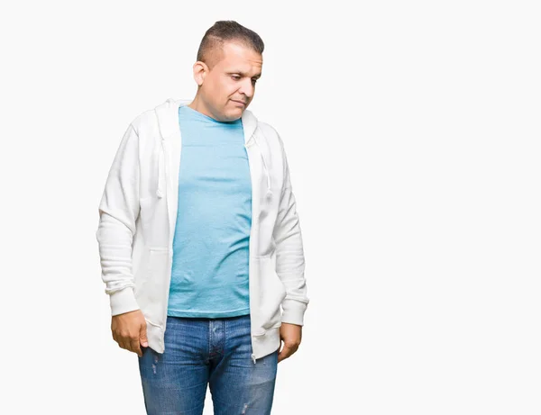 Arabische Man Van Middelbare Leeftijd Dragen Sweatshirt Geïsoleerd Achtergrond Zoek — Stockfoto