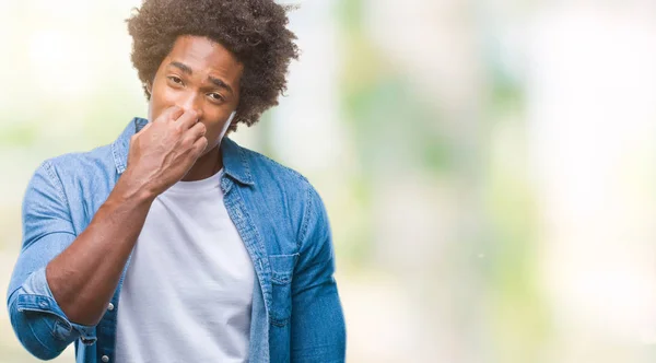 Afro Amerikaanse Man Geïsoleerde Achtergrond Zoek Gestresst Nerveus Met Handen — Stockfoto