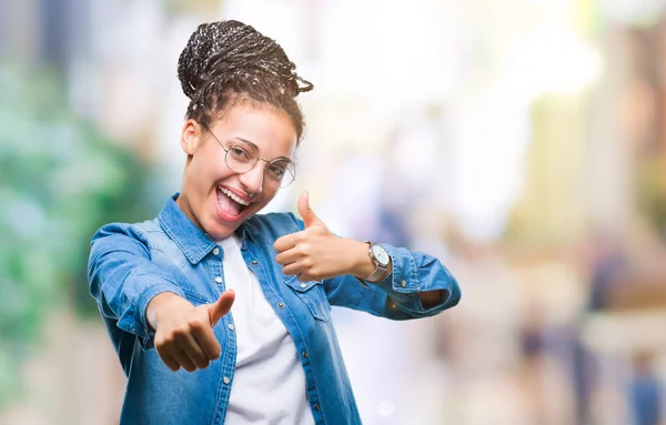 Jovem Trançado Cabelo Afro Americano Menina Vestindo Óculos Sobre Fundo — Fotografia de Stock