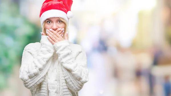 Üzerinde Noel Şapka Giyen Genç Güzel Sarışın Kadın Arka Plan — Stok fotoğraf