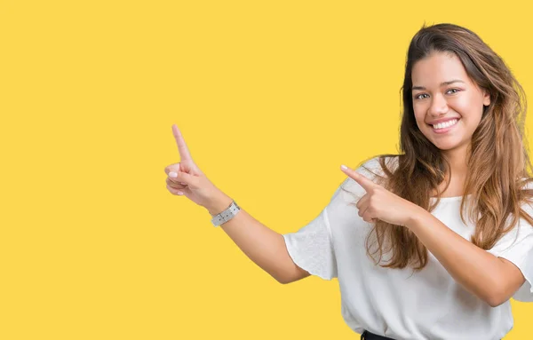 Young Beautiful Brunette Business Woman Isolated Background Smiling Looking Camera — Stock Photo, Image