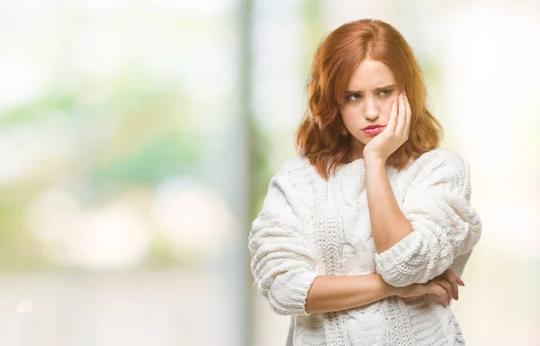 Giovane Bella Donna Sfondo Isolato Indossa Maglione Invernale Pensando Cercando — Foto Stock