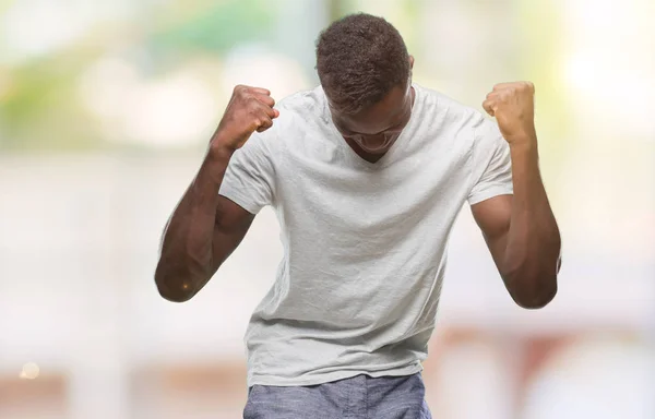 Junger Afrikanisch Amerikanischer Mann Mit Isoliertem Hintergrund Sehr Glücklich Und — Stockfoto