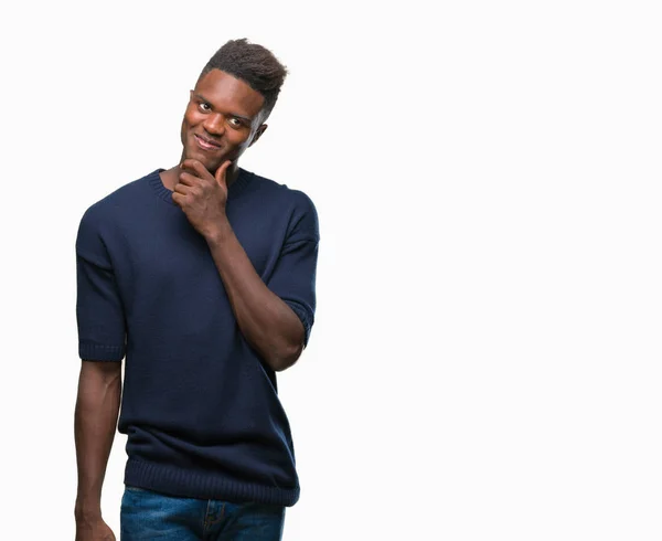 Unga Afroamerikanska Mannen Över Isolerade Bakgrund Med Hand Hakan Funderar — Stockfoto