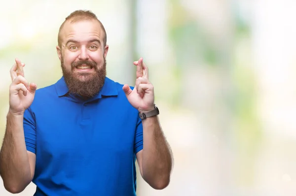 Unga Kaukasiska Hipster Mannen Klädd Blå Tröja Över Isolerade Bakgrund — Stockfoto