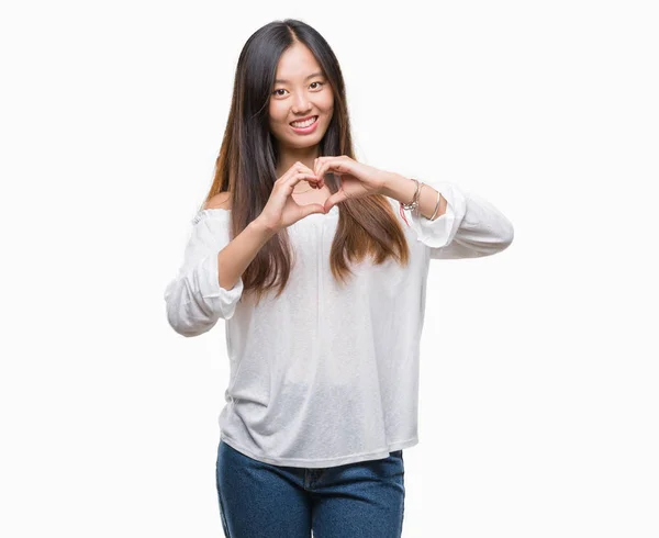 Giovane Donna Asiatica Sfondo Isolato Sorridente Amore Mostrando Simbolo Del — Foto Stock