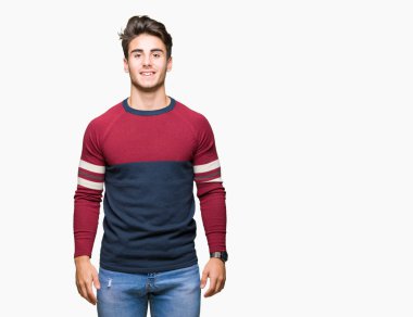 Yakışıklı delikanlı yüzünde mutlu ve güzel bir gülümseme ile izole arka plan üzerinde. Şanslı kişi.