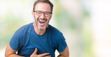 Nedir yakışıklı orta yaş ağarmış komuta sizde gözlük izole üzerinde arka plan gülen ve komik deli şaka çünkü yüksek sesle zor gülüyor. Mutlu ifade.